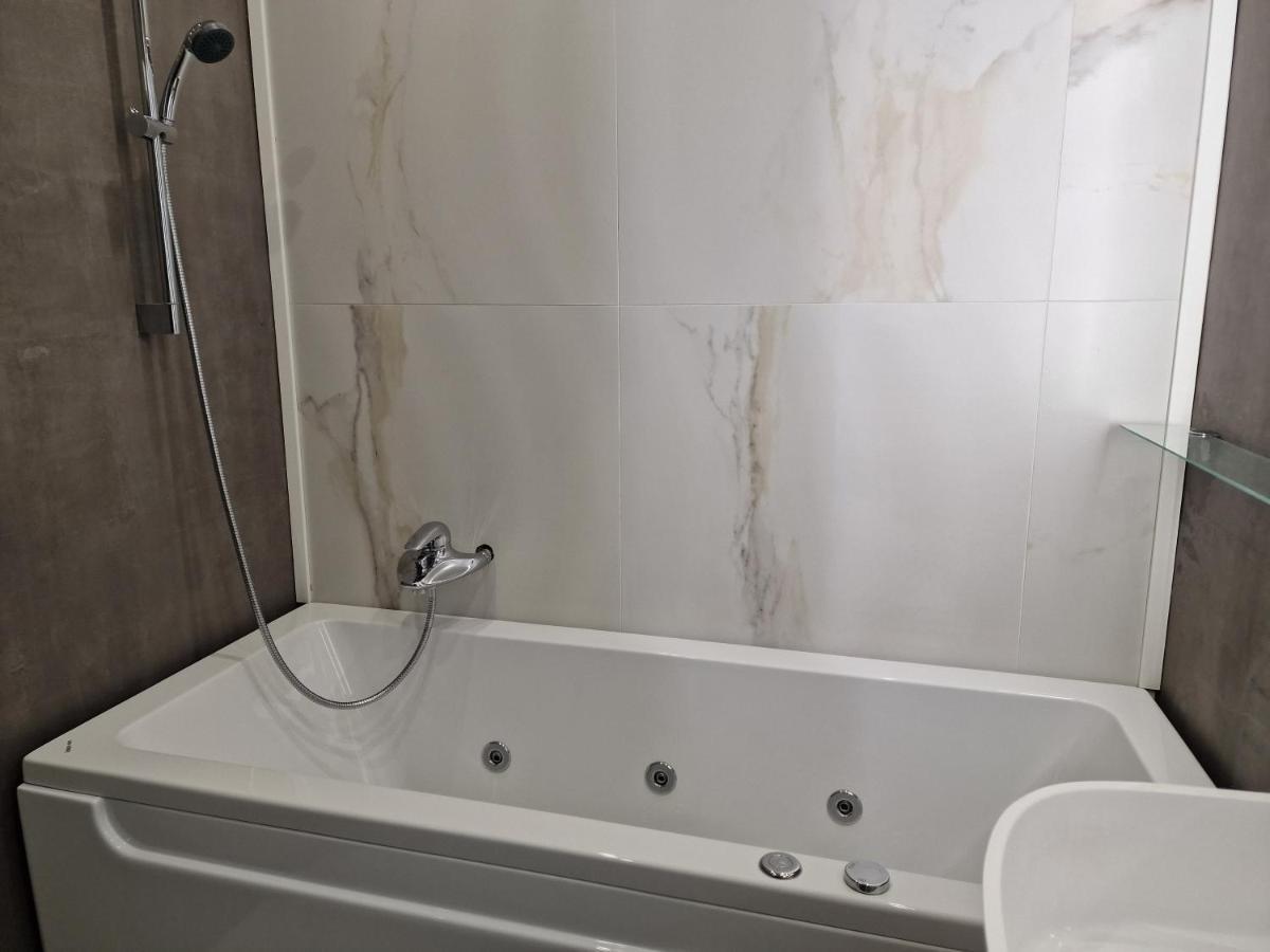 Marsselis Luxe Port Apartment Варна Экстерьер фото